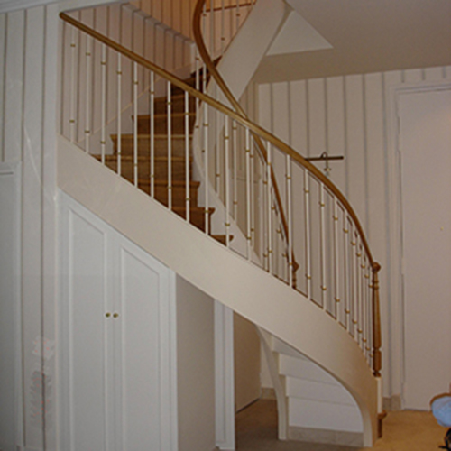 Menuiserie-Hue escalier-sur-mesure-en-bois-H500-